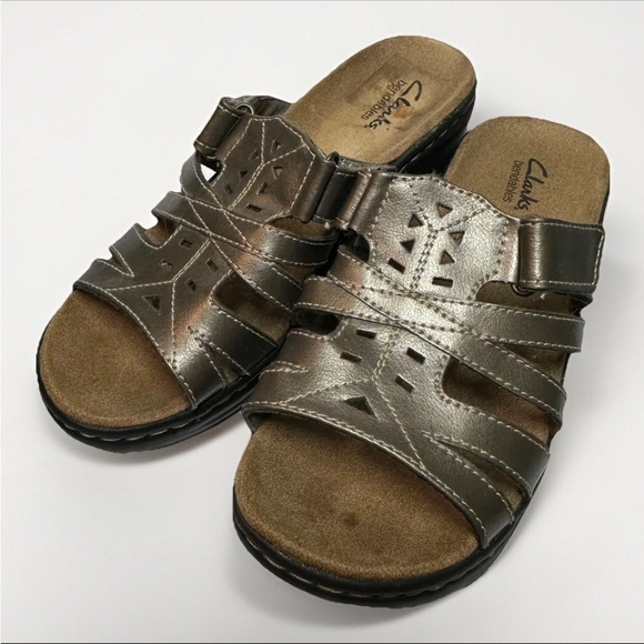 Clarks Bendable Womens Sandals Wedge Slip On Metallic Strappy Leather 8.5 XW - Picture 1 of 12